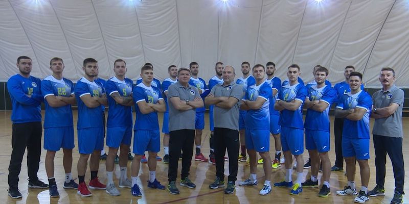 Сборная Украины примерила новую форму и отправилась на матчи против Туниса