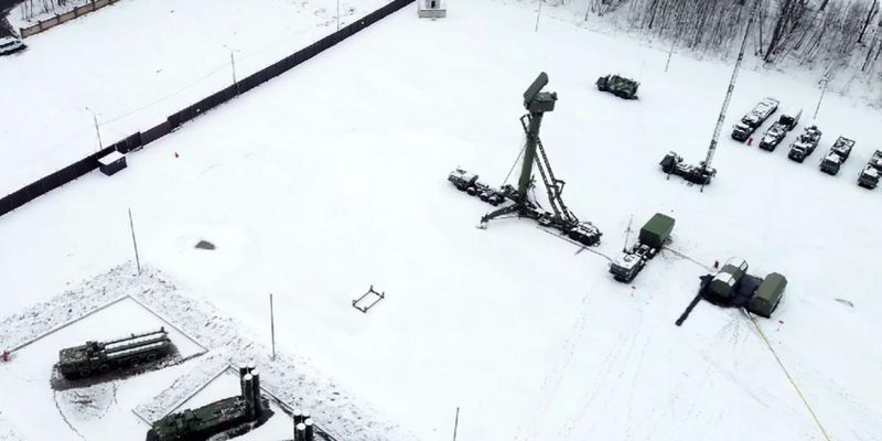 ЗРК С-400 у Москві: росіяни масово рубають дерева під системи ППО