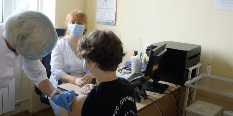 Чи потрібно вакцинувати дітей проти коронавірусу, відповів доктор Комаровський