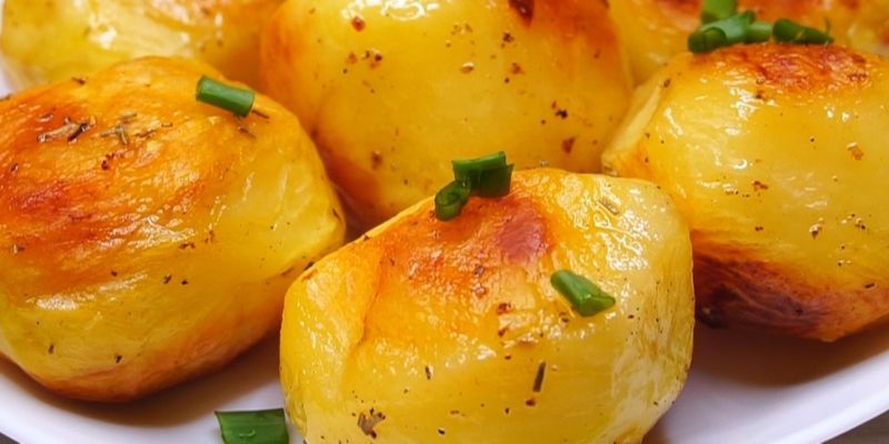 Картофель очень полезен для здоровья, если его готовить на пару или запекать - ученые