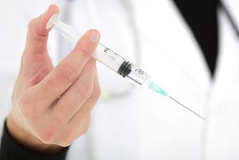 Однієї дози буде замало: науковці США про щеплення вакцинами Pfizer та Moderna