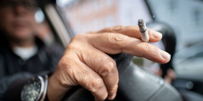 В Испании табачные компании будут платить за уборку окурков