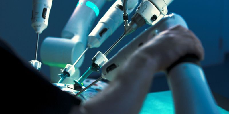 В Китае робот-хирург провел первую операцию по замене коленного сустава