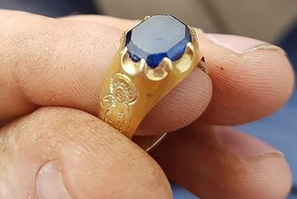 Мужчина нашел кольцо XV века оцениваемое в $65 тысяч