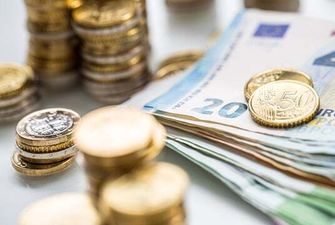Євро в обмінниках дешевшає: курс валют в Україні на 28 жовтня
