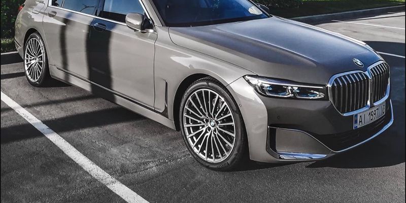 Новейший флагман BMW 7 2019 уже ездит по Украине