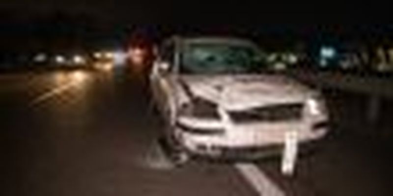 Водитель сбежал: под Киевом автомобиль насмерть сбил женщину на "зебре"