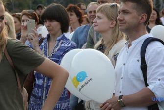 В Харькове возле палатки "Все для победы" прошла акция в поддержку языкового закона