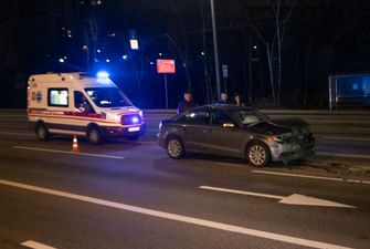 Массовое ДТП в Киеве: из-за нетрезвой девушки на Audi столкнулись четыре авто