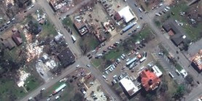 В США торнадо уничтожил город. Как это выглядит на фото со спутников