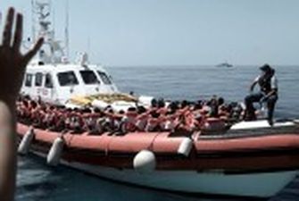 Франція відмовляється приймати десятки мігрантів, врятованих у Середземному морі