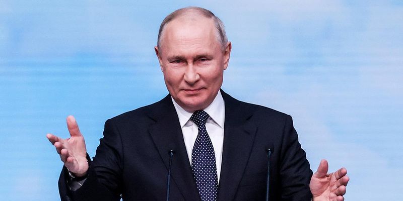 В России произошел скандал из-за любимого философа Путина: что известно