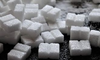 Почти в два раза: в Украине значительно выросли цены на сахар