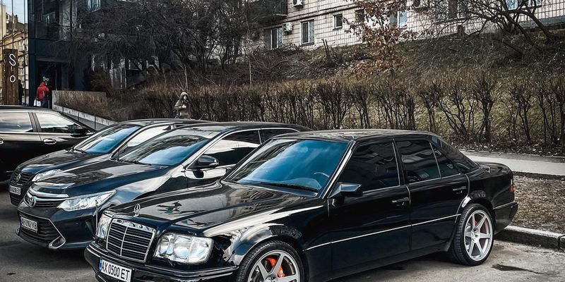 Легендарный Mercedes-Benz W124 від Porsche побачили в Україні: фото