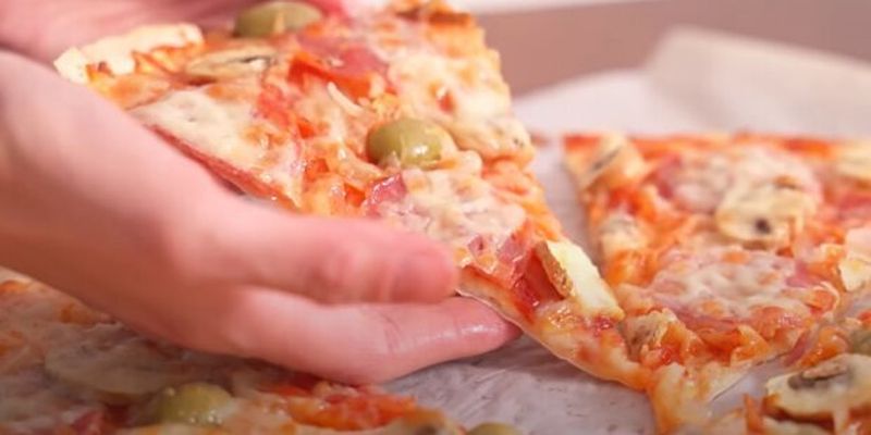 Найсмачніша піца на лаваші за 10 хвилин із соковитою начинкою: простіше рецепта не знайдете