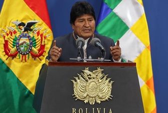 В Боливии парламент принял отставку свергнутого президента