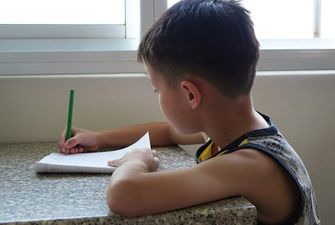 Педиатр рассказал, как часто дети должны отдыхать во время выполнения домашнего задания