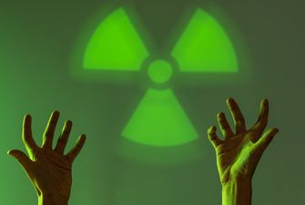 Почему цветом радиации принято считать зеленый?
