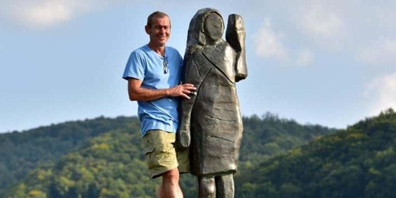 В Словении установили новую статую Мелании Трамп