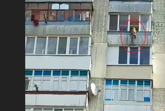 Успел схватить за руки: в Житомире коп спас женщину, передумавшую прыгать с балкона