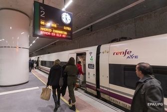 В Іспанії звільнили чиновників, які замовили “непідходящі” поїзди
