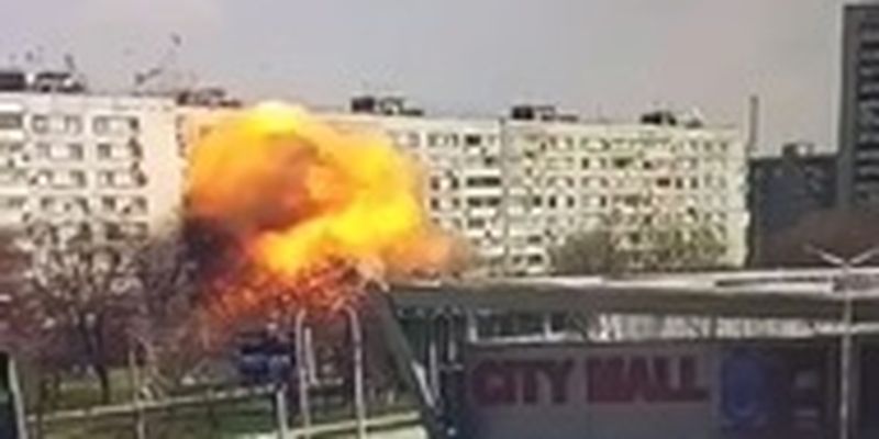 Момент удара РФ по дому в Запорожье попал на видео