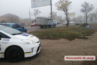 На «зебре» в Николаеве водитель ВАЗ зацепил пожилую женщину: пенсионерка упала и ударилась головой