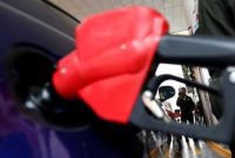 АМКУ обязал операторов АЗС снизить цены на бензин