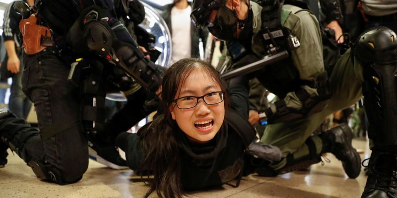 Вперше за три тижні: у Гонконзі поновилися сутички з поліцією