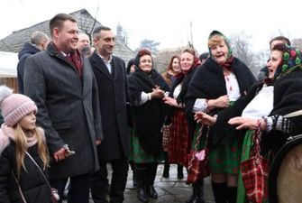 В Ужгороде провели юбилейный фестиваль “Коляды в старом селе”