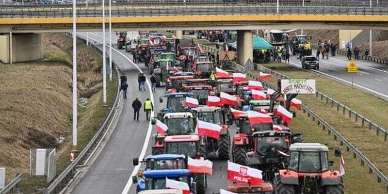 Ситуация на границе с Польшей: фермеры полностью блокируют два пункты пропуска