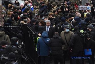 Сторонники Порошенко, которые поддерживали его под судом, начали расходиться