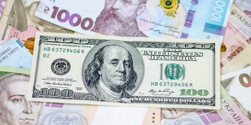 Доллар и евро не ослабляют напор: НБУ раскрыл, какими будут курсы валют уже после выходных