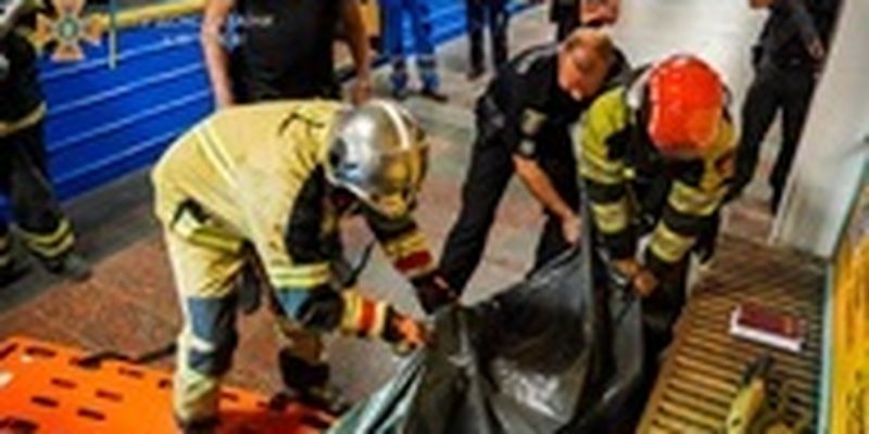 В Киеве мужчина погиб под колесами поезда метро