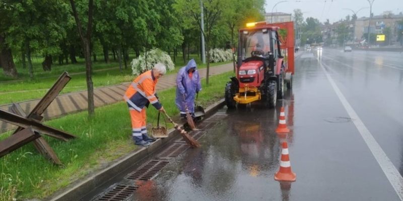 В столице из-за дождя Киевавтодор работает в усиленном режиме