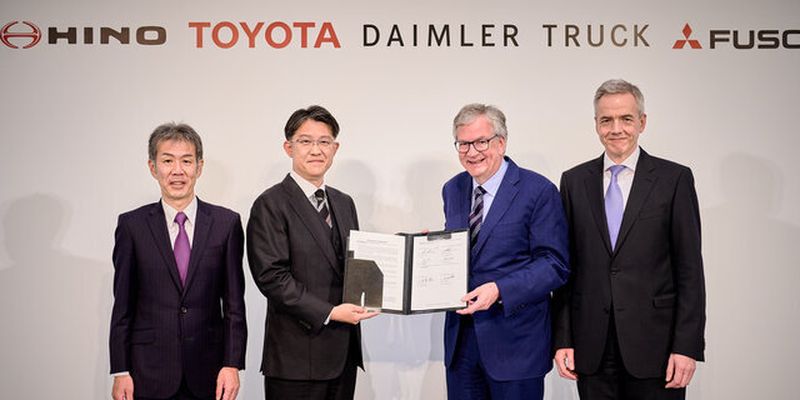 Daimler Truck и Toyota объединят бизнес по производству грузовиков в Японии