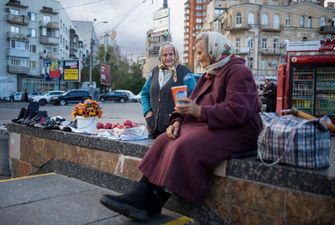 Уряд хоче компенсувати українцям затримку пенсій, зарплат та стипендій