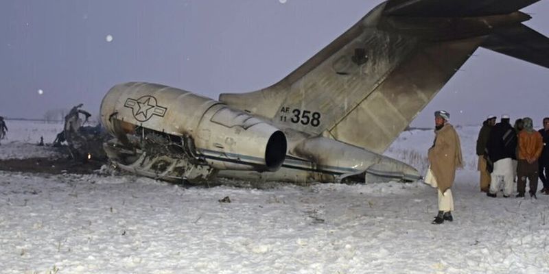 Талибы ограбили самолет российского олигарха, который упал в Афганистане: подробности