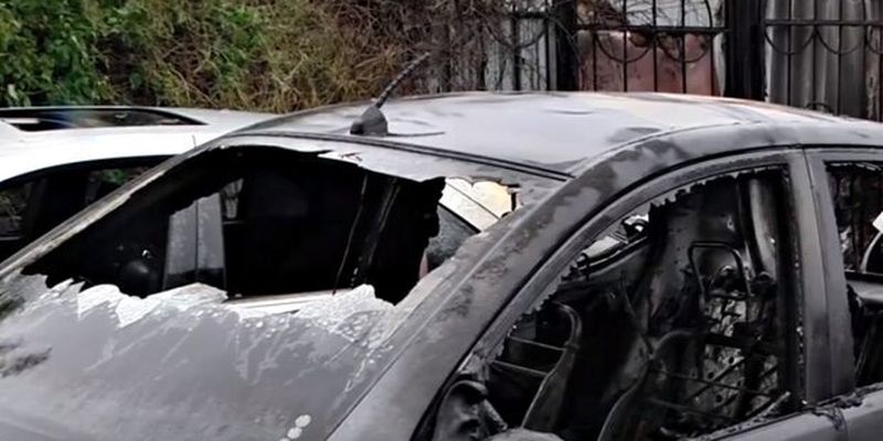 Вызвался "помочь": в Одессе неадекват поджог авто за вознаграждение