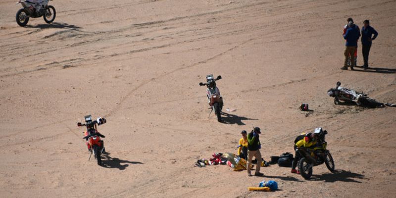 Восьмой этап "Дакара" отменен из-за смерти мотоциклиста