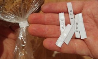 От носков к инструментам: как использовать в быту пластиковые зажимы от хлеба