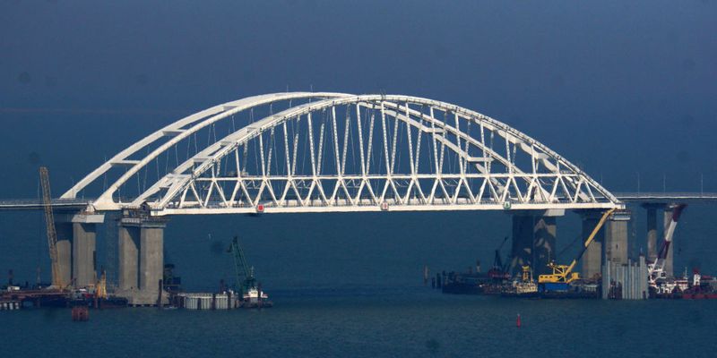 Песков назвал заявление о готовности нанести удар по Крымскому мосту "анонсированием теракта"