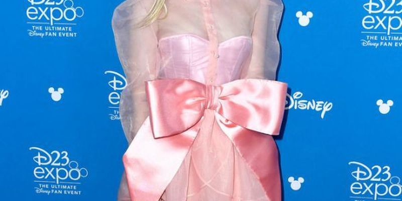 "Принцеса" Ель Фаннінг у прозорій рожевій сукні з бантом