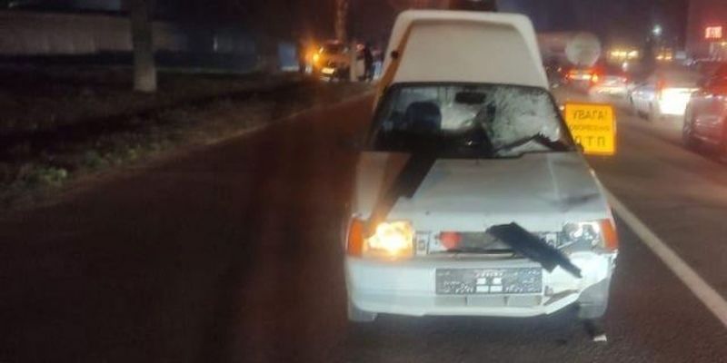 Под Днепром легковушка сбила четырех пешеходов: погибли женщина и ее сын