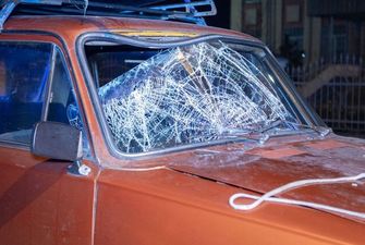 Пробил стекло и залетел в салон: в Днепре пешеход чудом выжил в серьезном ДТП