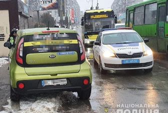 Во Львове водитель внезапно умер за рулем: авто вынесло на тротуар