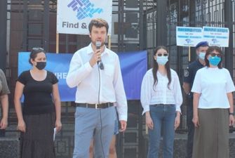 КрымSOS под посольством РФ в Киеве напомнил о насильственных исчезновениях на полуострове
