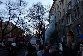 В Одесі триває пошукова операція в згорілій будівлі коледжу: рятувальники зайшли на другий поверх