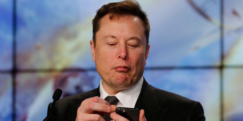 Инвестор Tesla подал в суд на Илона Маска из-за "беспорядочных" постов в Twitter
