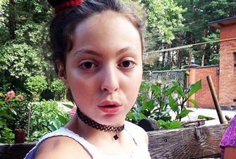 «Бомжстайл»: юная дочь Оли Поляковой позировала в коротком топе